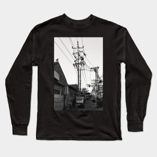 In Beijing's alleyway-under the wire Long Sleeve T-Shirt